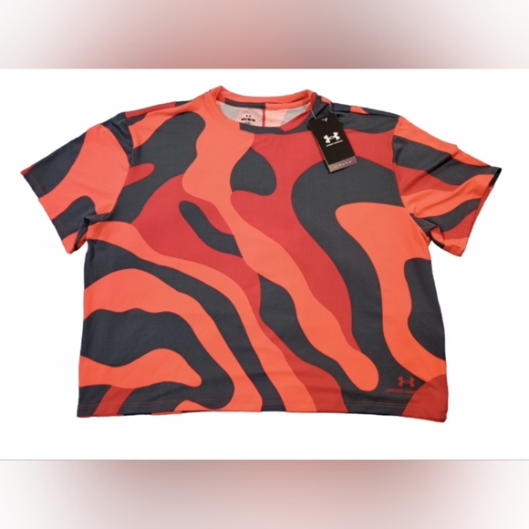 NWT   UNDER ARMOUR   TOP - Picture 2 of 4